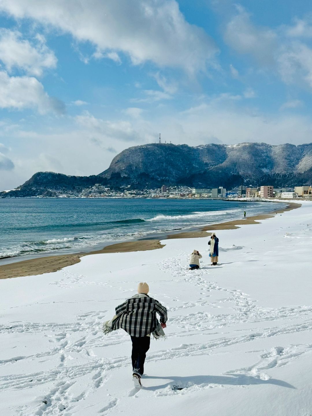 Sapporo/Hokkaido-Romantic Hokkaido, ❄️colorful houses and running trains, blue coast with heavy snow