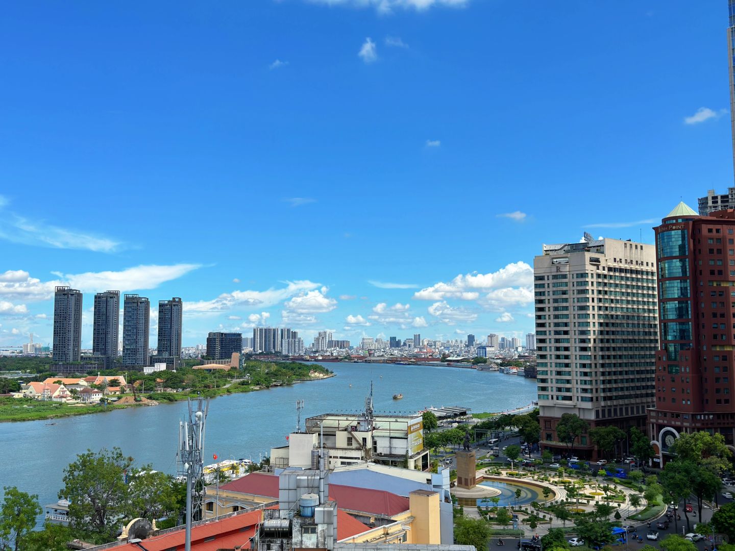 Ho Chi Minh-Silverland Jolie Hotel, a super cost-effective hotel in the center of Chi Minh City, Vietnam