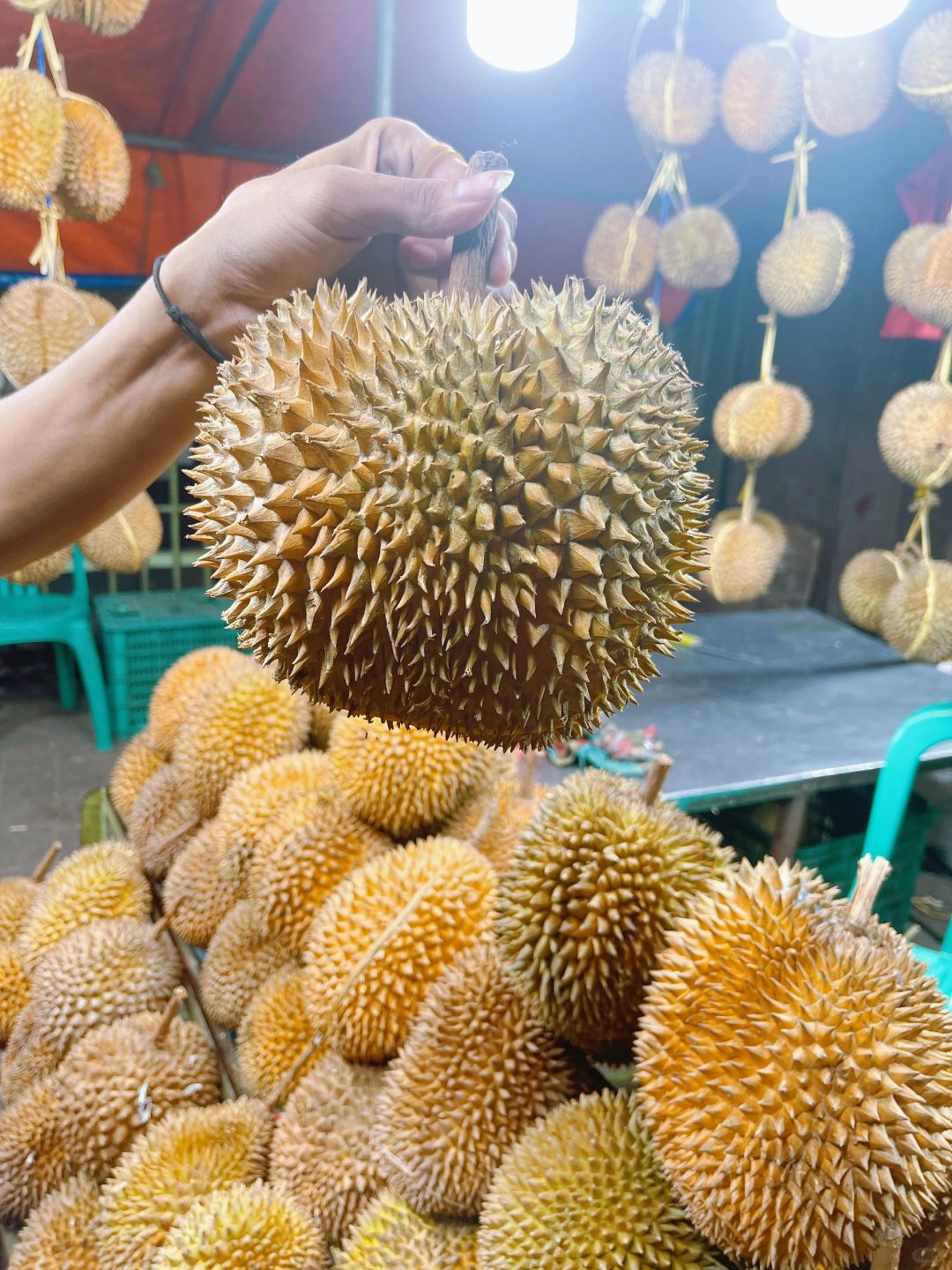 Jakarta-Jakarta Durian Street, ?eat durian until you burp, it is recommended to bargain in half