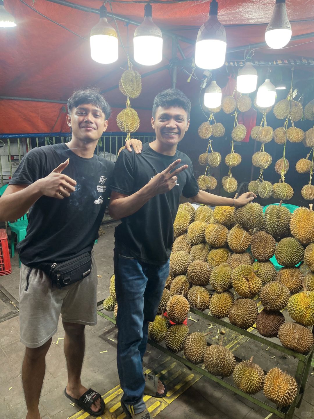 Jakarta-Jakarta Durian Street, ?eat durian until you burp, it is recommended to bargain in half