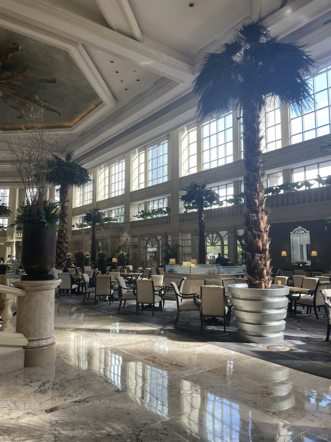 Manila/Luzon-The Peninsula Hotel is the best choice for staying in Manila, Philippines, convenient and safe