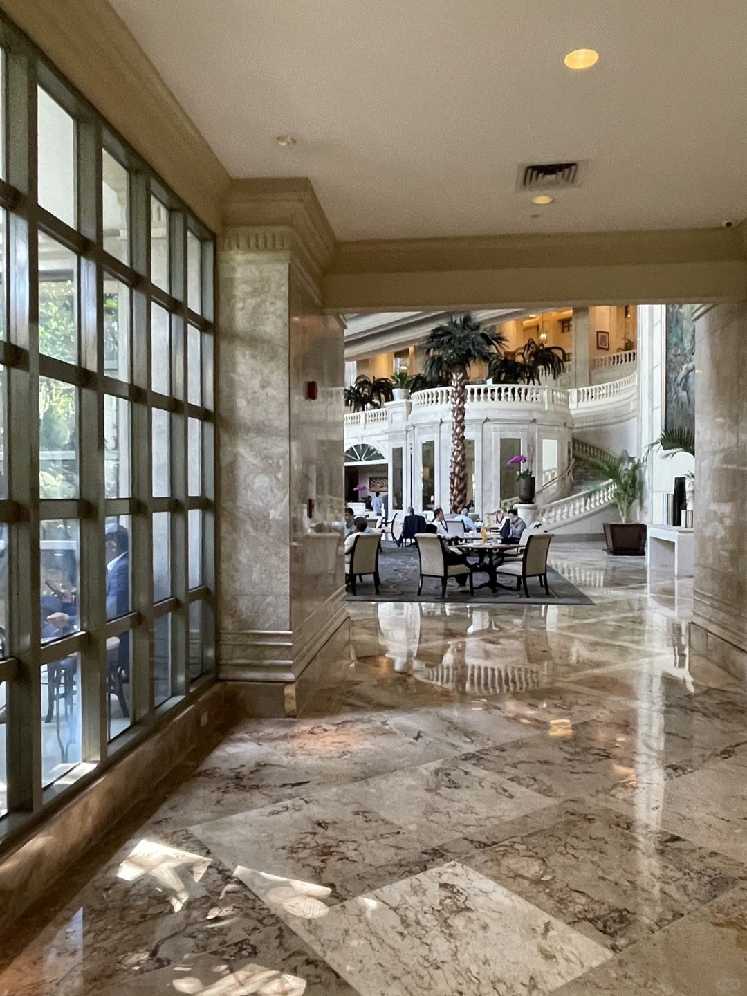 Manila/Luzon-The Peninsula Hotel is the best choice for staying in Manila, Philippines, convenient and safe