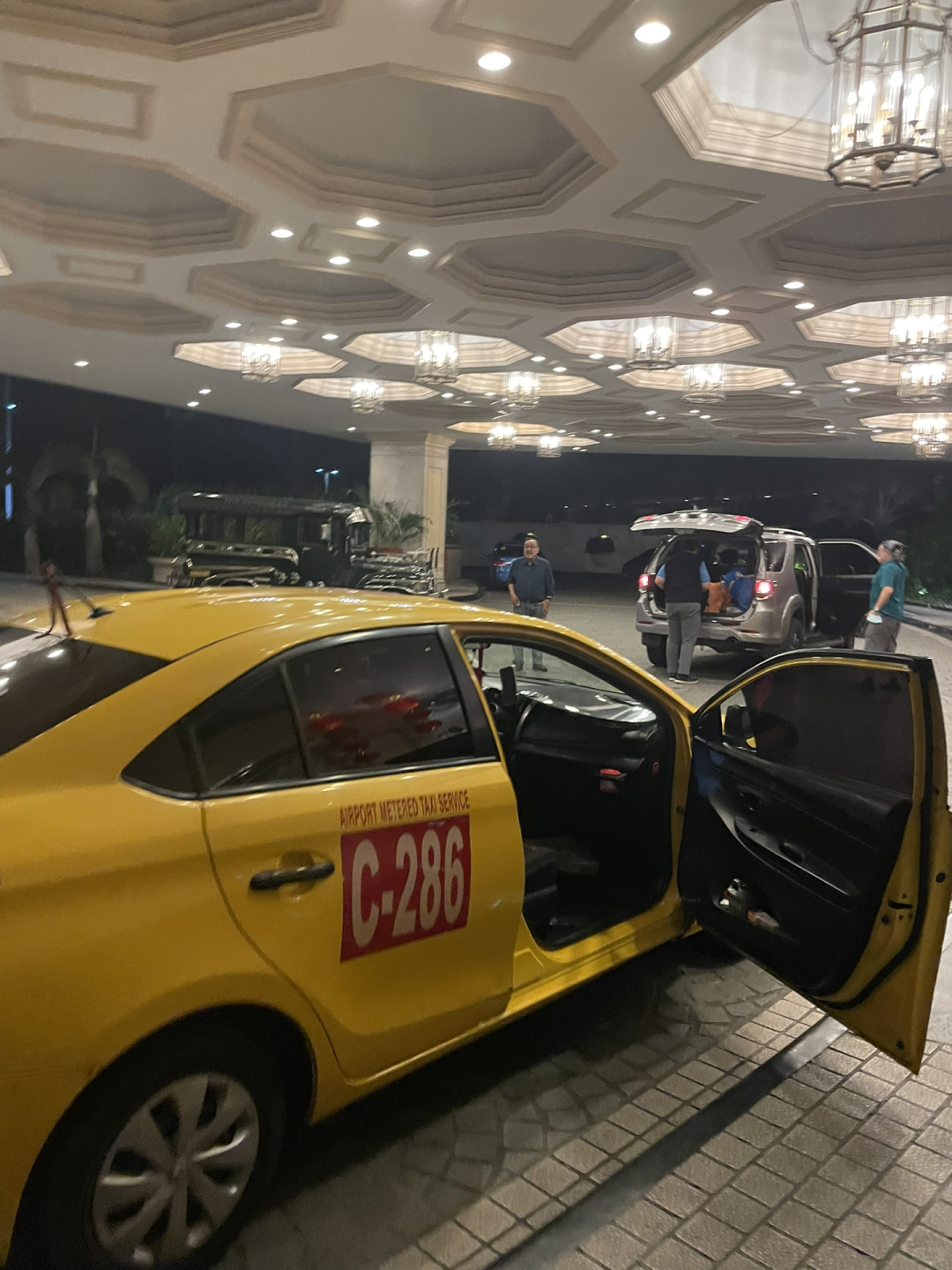 Manila/Luzon-The Peninsula Hotel is the best choice for staying in Manila, Philippines, convenient and safe