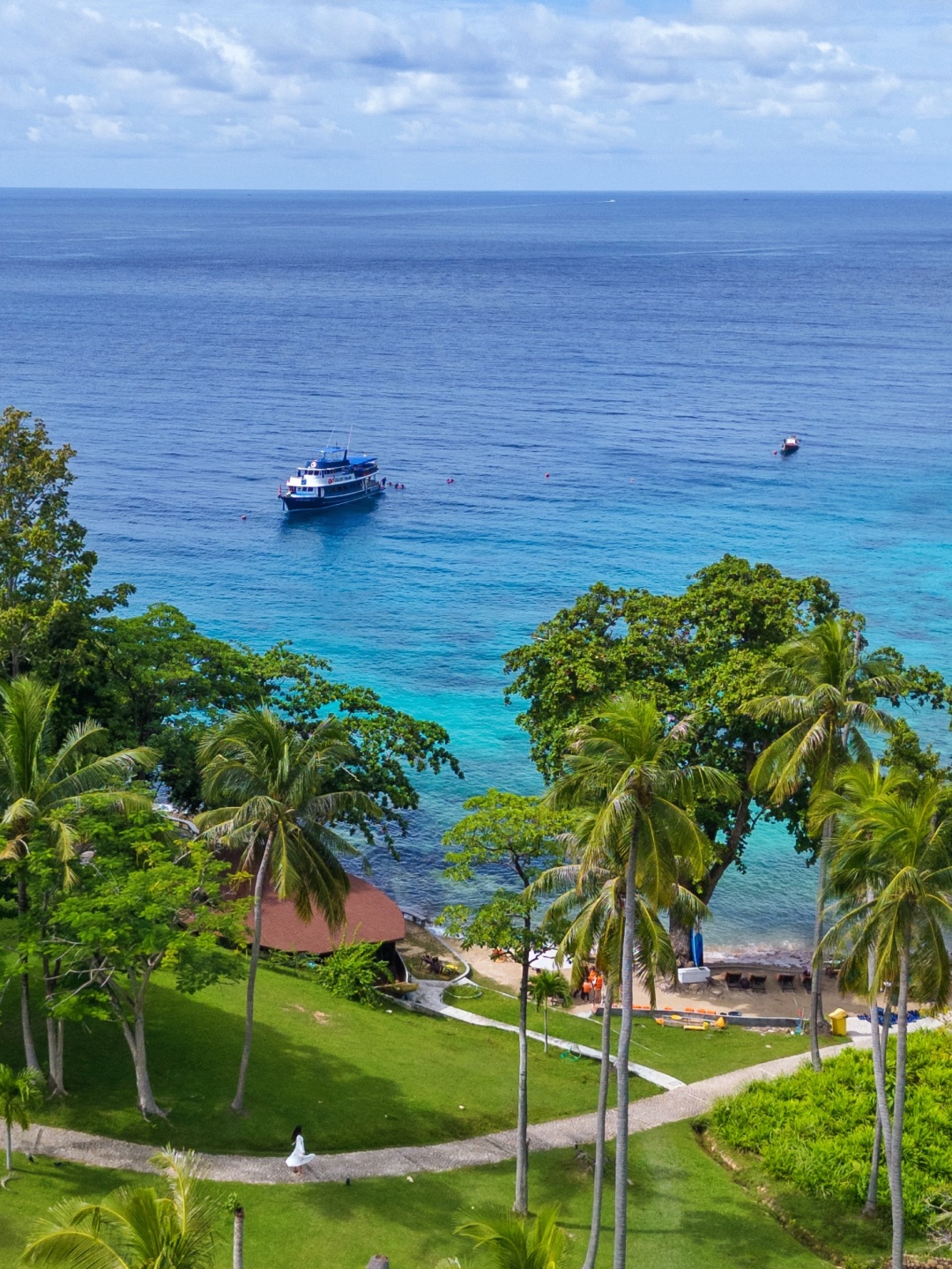 Phuket-Phuket Island Tour Cliff Cafe,? Karon Beach and Laem Sai Cup Cafe, a pleasant trip