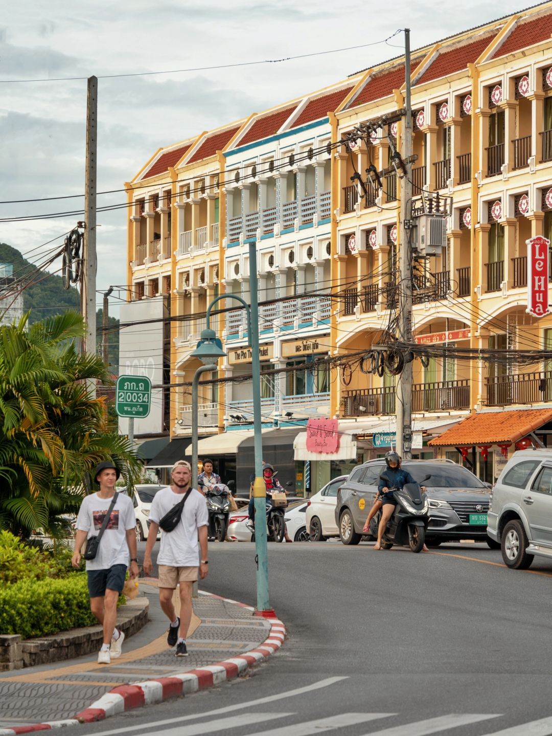Phuket-Phuket Island Tour Cliff Cafe,? Karon Beach and Laem Sai Cup Cafe, a pleasant trip