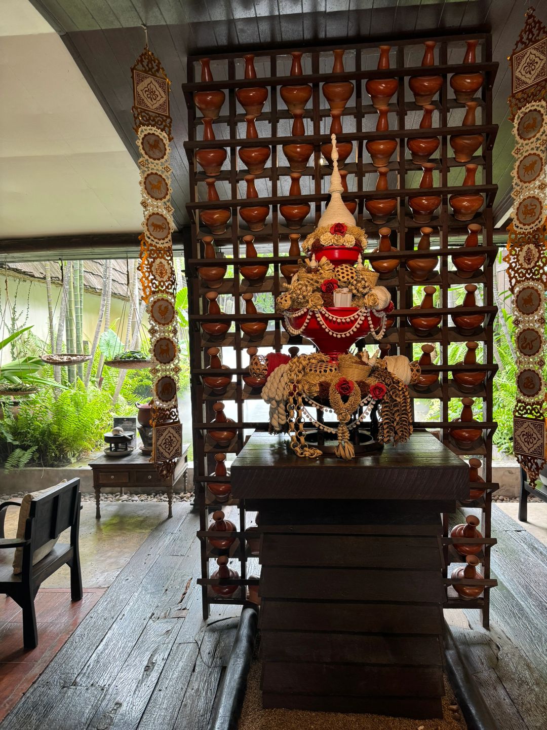Chiang Mai-Fah Lanna spa massage in Chiang Mai, the coconut trees in the yard are very beautiful