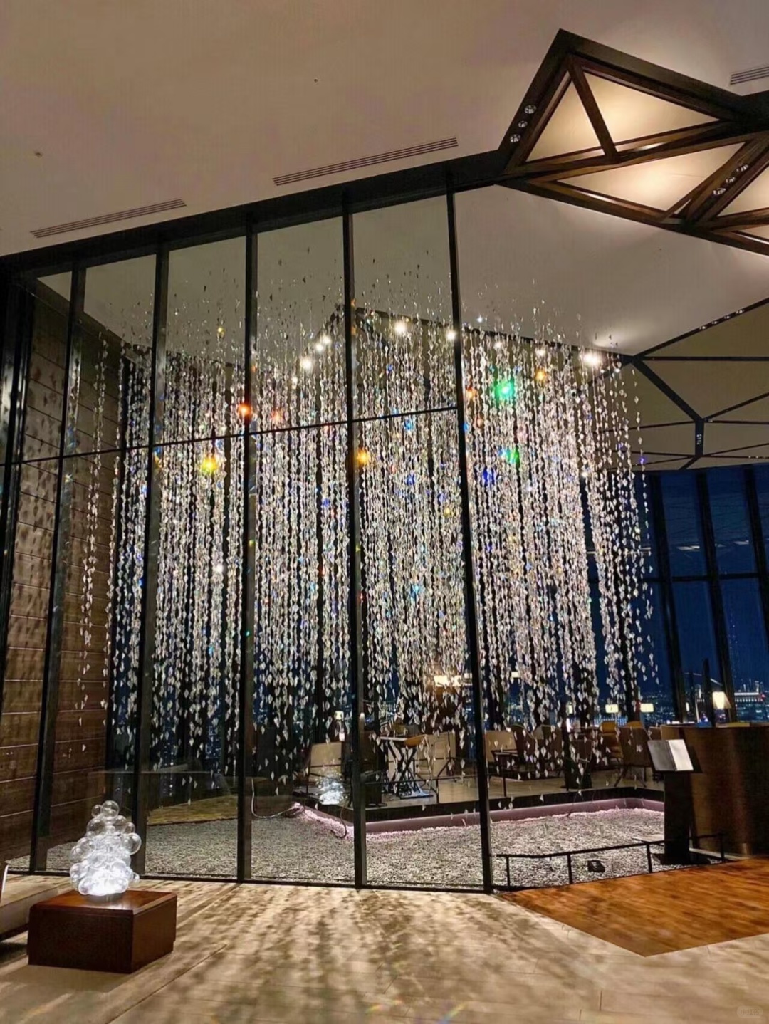 Osaka-Conrad Osaka Hotel, 40th floor huge floor-to-ceiling windows, 180-degree visual angle
