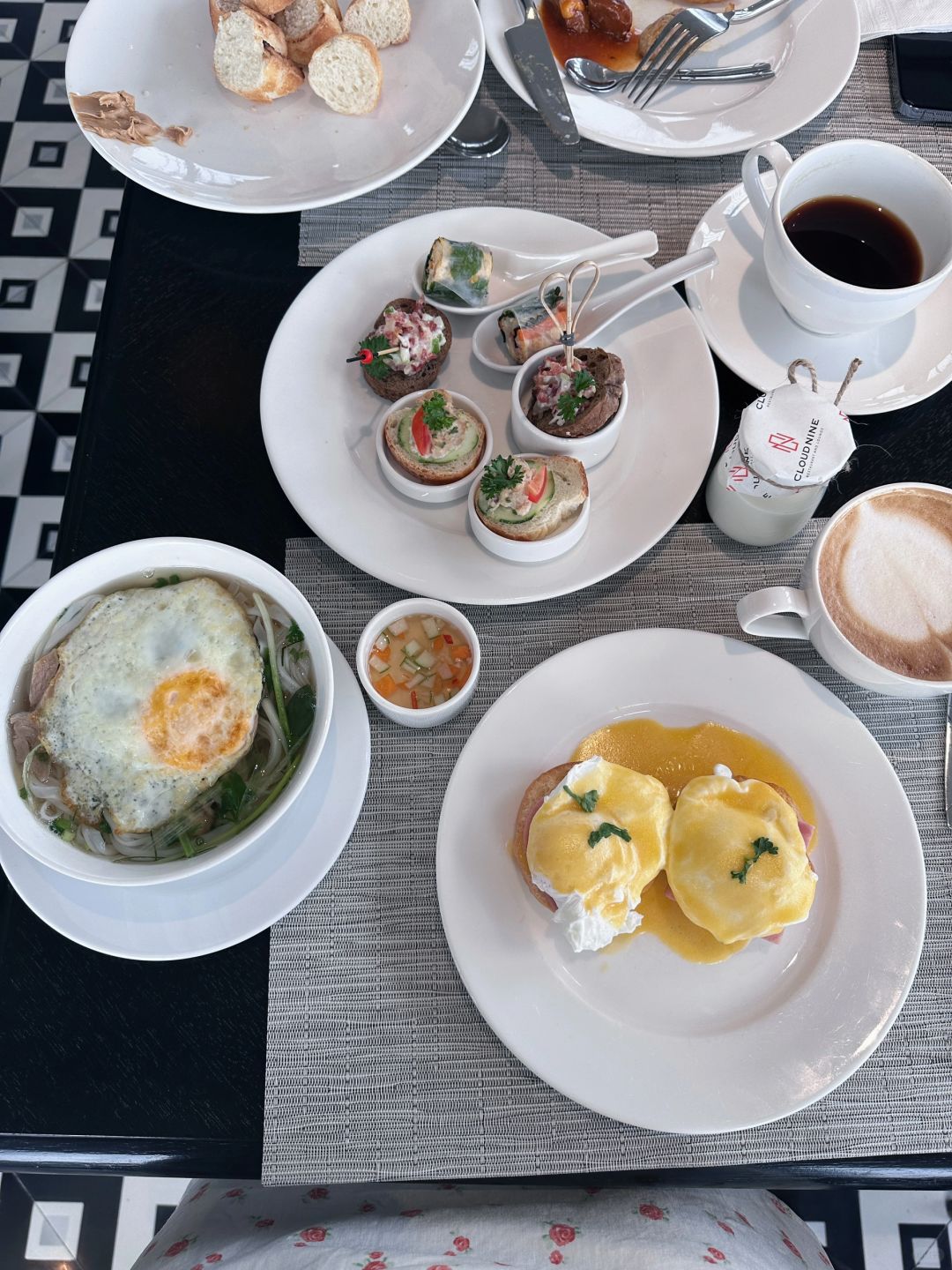 Hanoi-Siesta Premium Hang Be Hotel, French hotel in Hanoi, offers a rich and delicious breakfast