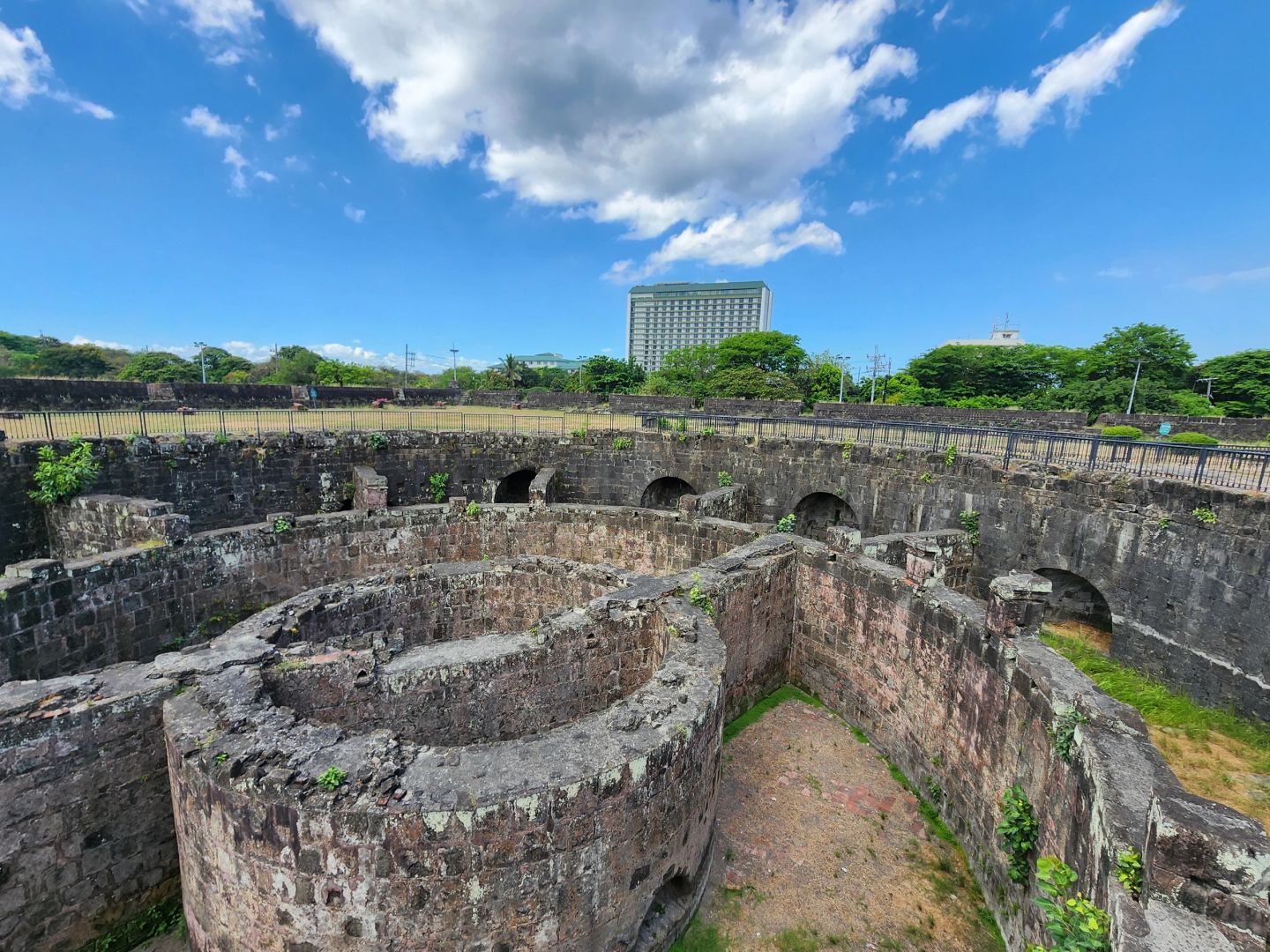 Manila/Luzon-Historical sites in Old Manila, ?learn about the history and culture of the Philippines