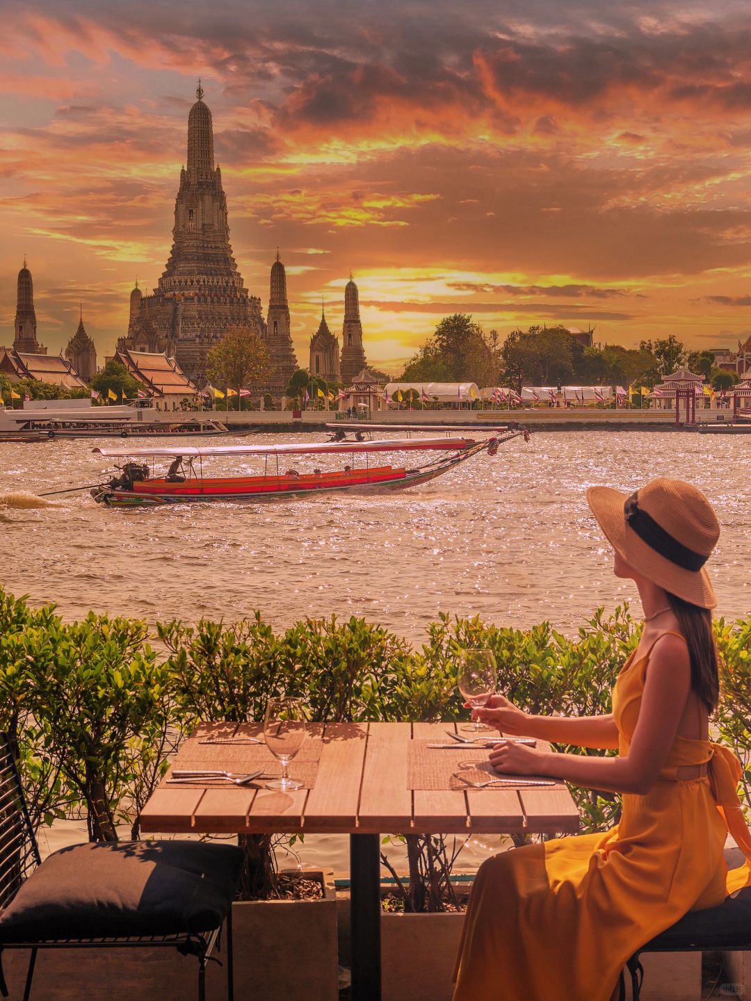 Bangkok-Bangkok travel tour to visit Wat Arun, Big Buddha at Wat Pratunam, Bubble In The Forest