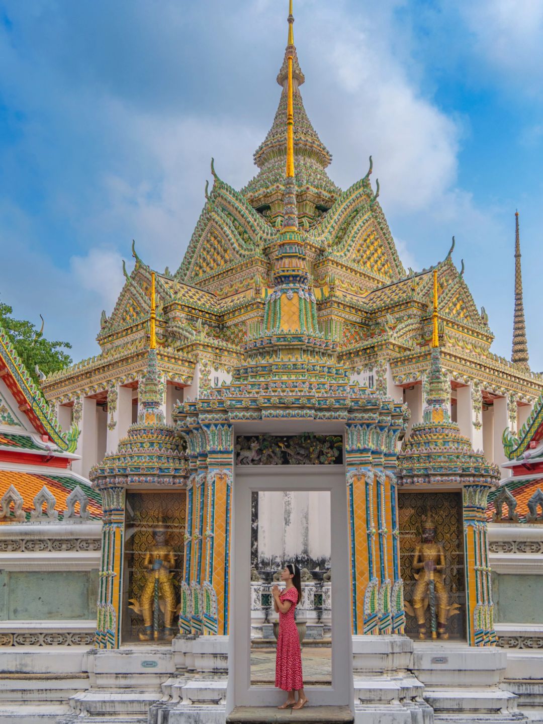 Bangkok-Bangkok travel tour to visit Wat Arun, Big Buddha at Wat Pratunam, Bubble In The Forest
