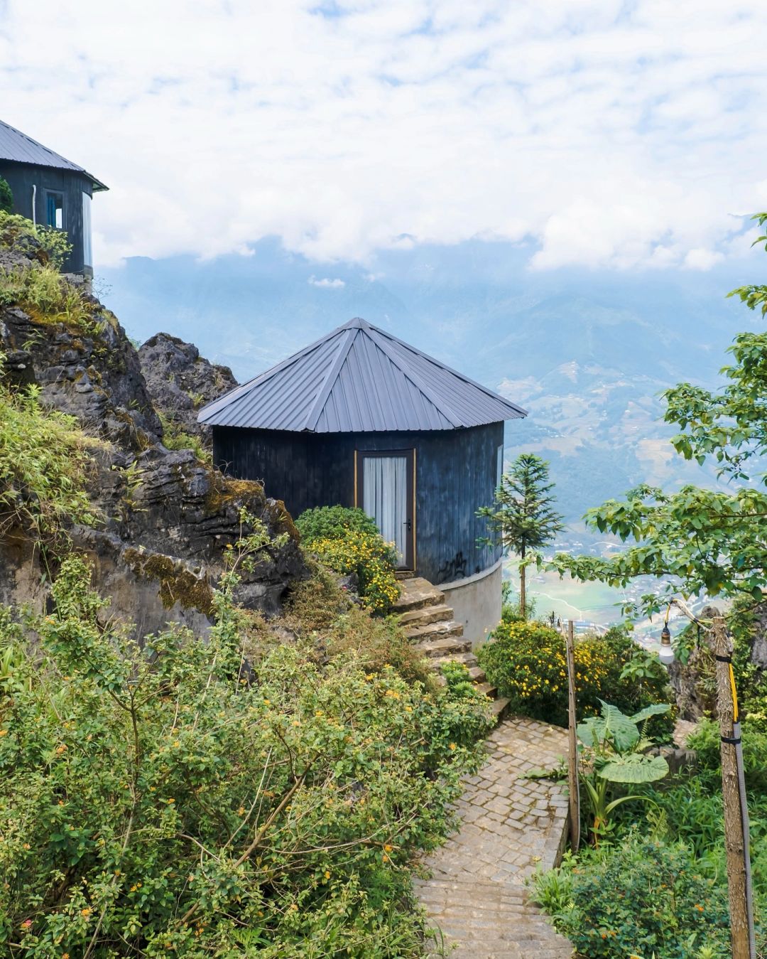 Hanoi-Rock garden homestay Roundhouse B&B in Sapa, Vietnam. Sleeping in the natural forest