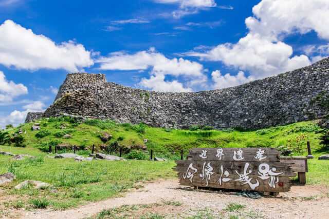 Okinawa-31 things to do in Okinawa, palm trees, beaches and sea, Japan has a unique American style