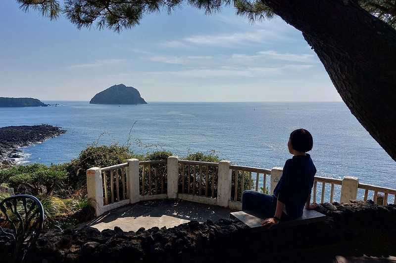 Busan/Jeju-Honeymoon House, a coffee shop in Seogwipo, Jeju Island, where you can enjoy the sea and coffee