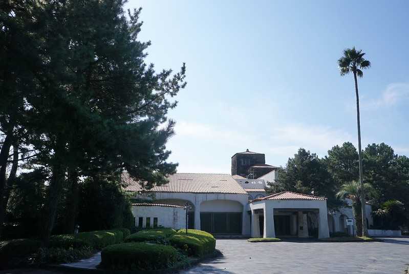 Busan/Jeju-Honeymoon House, a coffee shop in Seogwipo, Jeju Island, where you can enjoy the sea and coffee