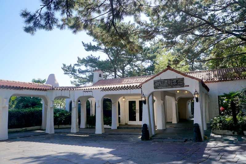 Busan/Jeju-Honeymoon House, a coffee shop in Seogwipo, Jeju Island, where you can enjoy the sea and coffee