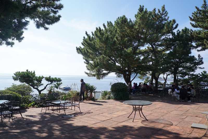 Busan/Jeju-Honeymoon House, a coffee shop in Seogwipo, Jeju Island, where you can enjoy the sea and coffee