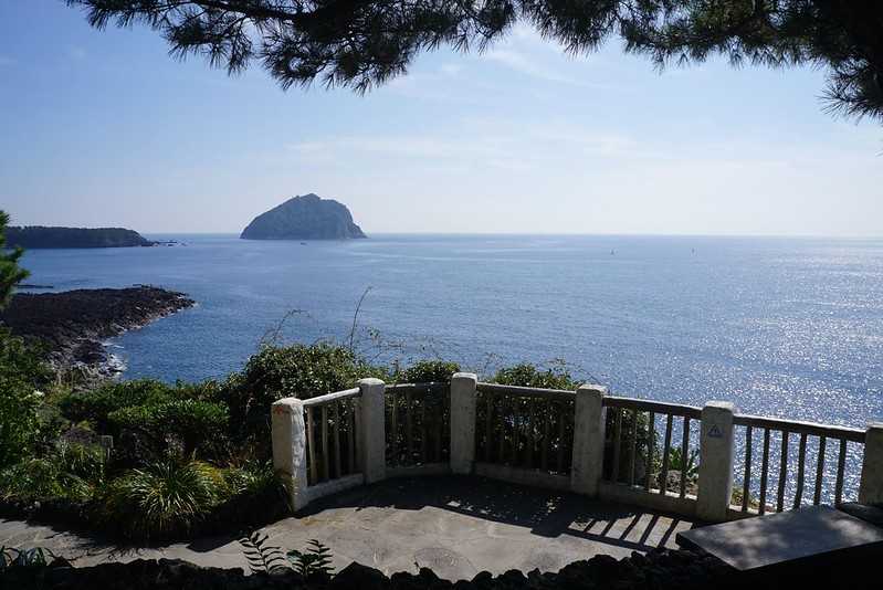Busan/Jeju-Honeymoon House, a coffee shop in Seogwipo, Jeju Island, where you can enjoy the sea and coffee