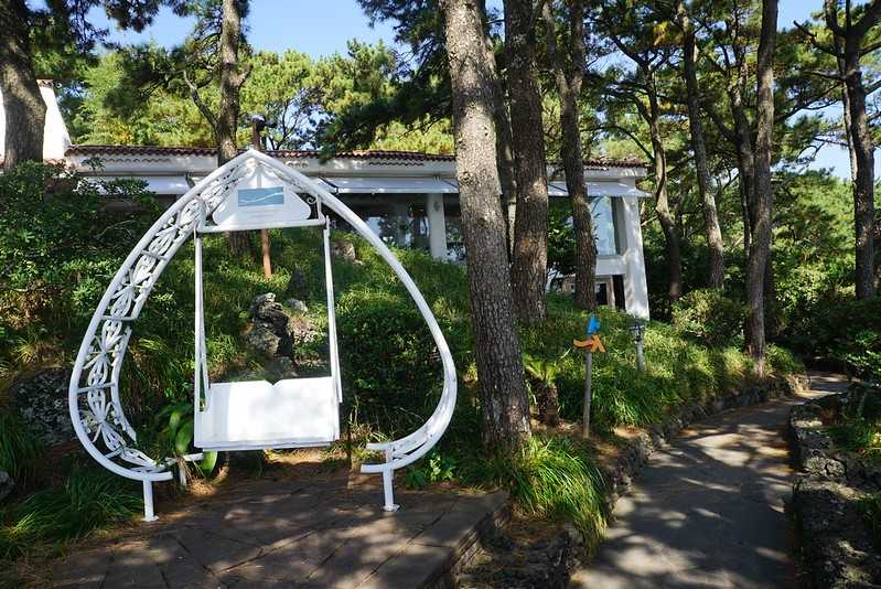 Busan/Jeju-Honeymoon House, a coffee shop in Seogwipo, Jeju Island, where you can enjoy the sea and coffee