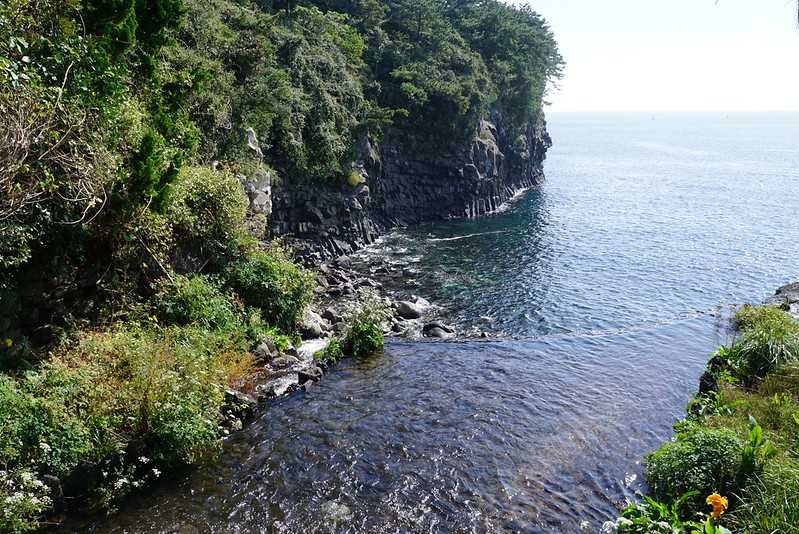 Busan/Jeju-Honeymoon House, a coffee shop in Seogwipo, Jeju Island, where you can enjoy the sea and coffee