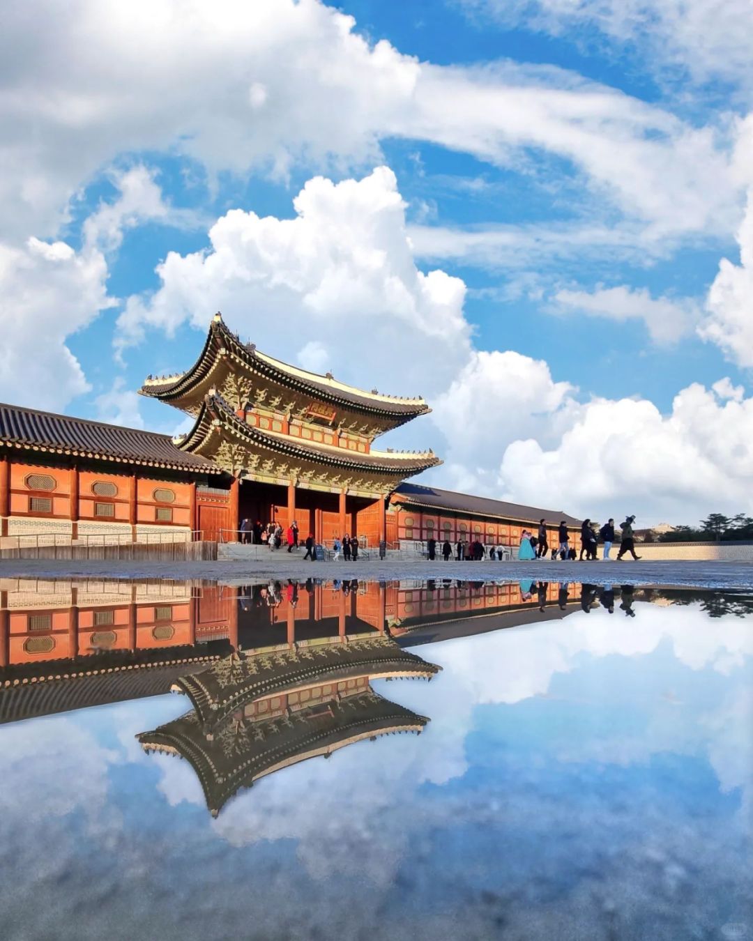 Seoul-Explore the 600-year history of Gyeongbokgung Palace in Seoul as you tour a Korean palace
