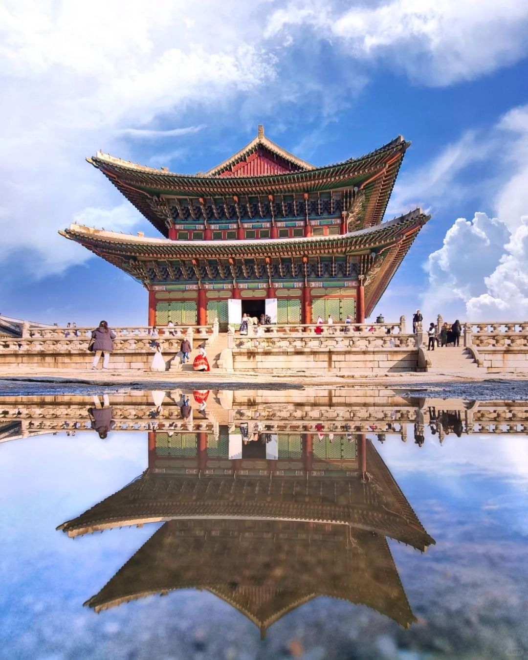 Seoul-Explore the 600-year history of Gyeongbokgung Palace in Seoul as you tour a Korean palace