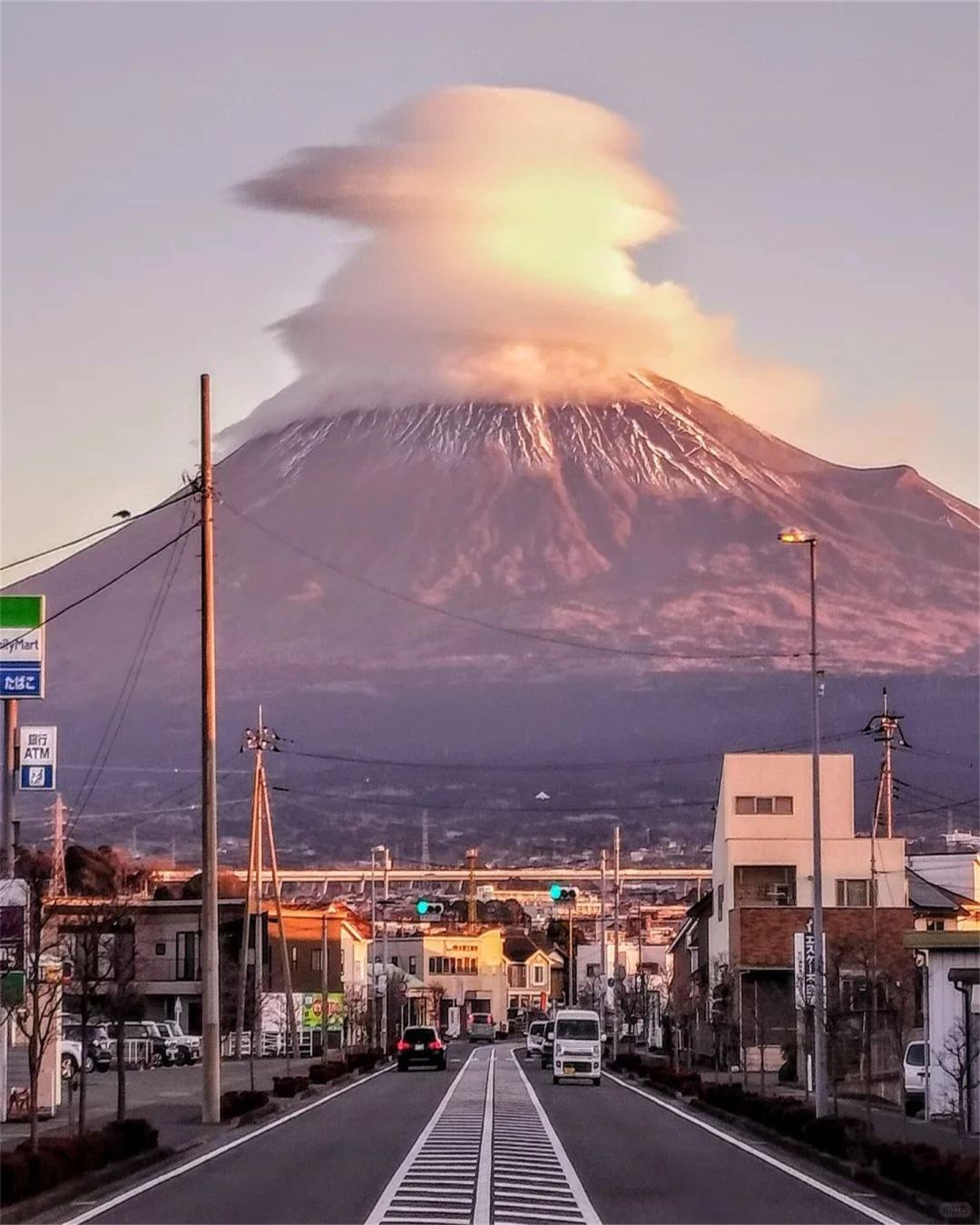 Osaka-Dotonbori, Osaka, Japan, delicious food and vitality, bustling streets and flashing neon lights