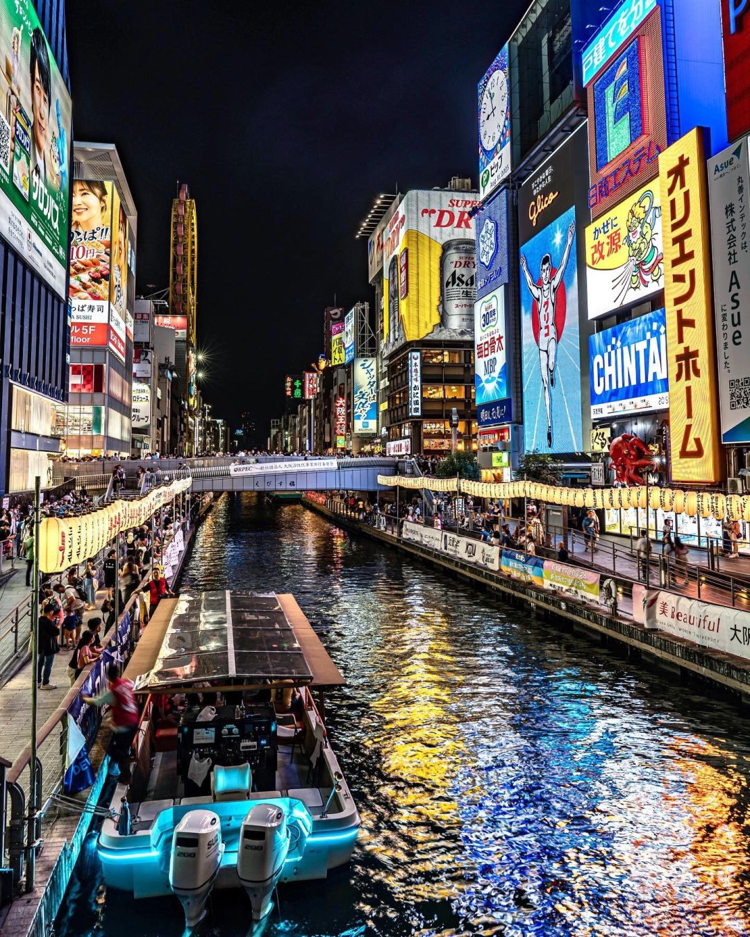 Osaka-Dotonbori, Osaka, Japan, delicious food and vitality, bustling streets and flashing neon lights