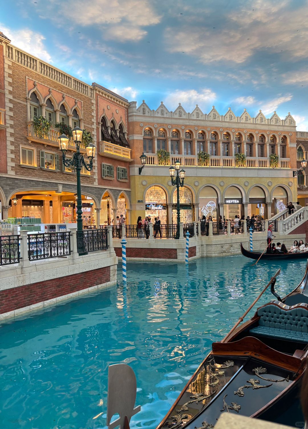 Macao-The Venetian Macao's artificial sky and water city, and the fortune tree show at Wynn Palace