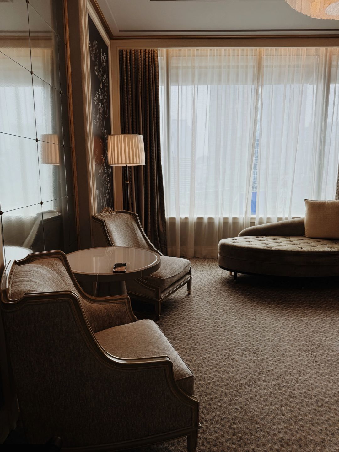 Jakarta-Four Seasons Jakarta Hotel, with luggage racks, wardrobes, toilets, sinks, and bathtubs