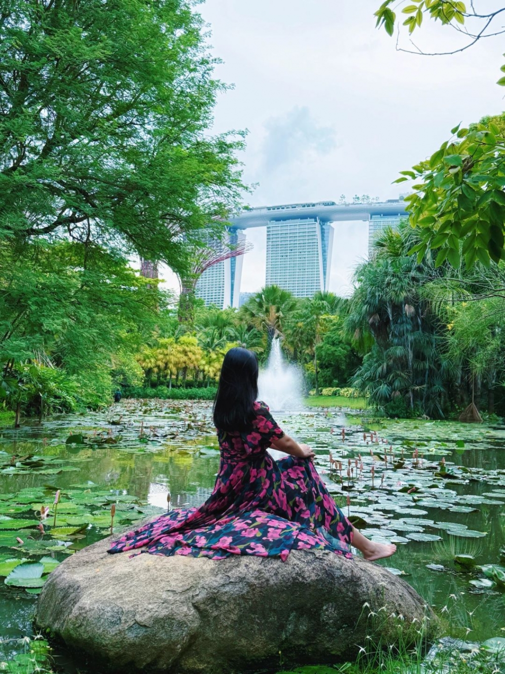 Singapore-Singapore Changi Airport rooftop waterfall, the real-life version of Zootopia