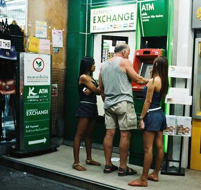 Pattaya-Pattaya red light district gogobar price guide. Lady drinks, fines, time, short-term hotels and one-night stands
