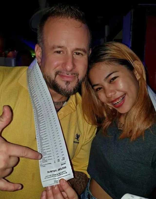 Pattaya-Pattaya red light district gogobar price guide. Lady drinks, fines, time, short-term hotels and one-night stands