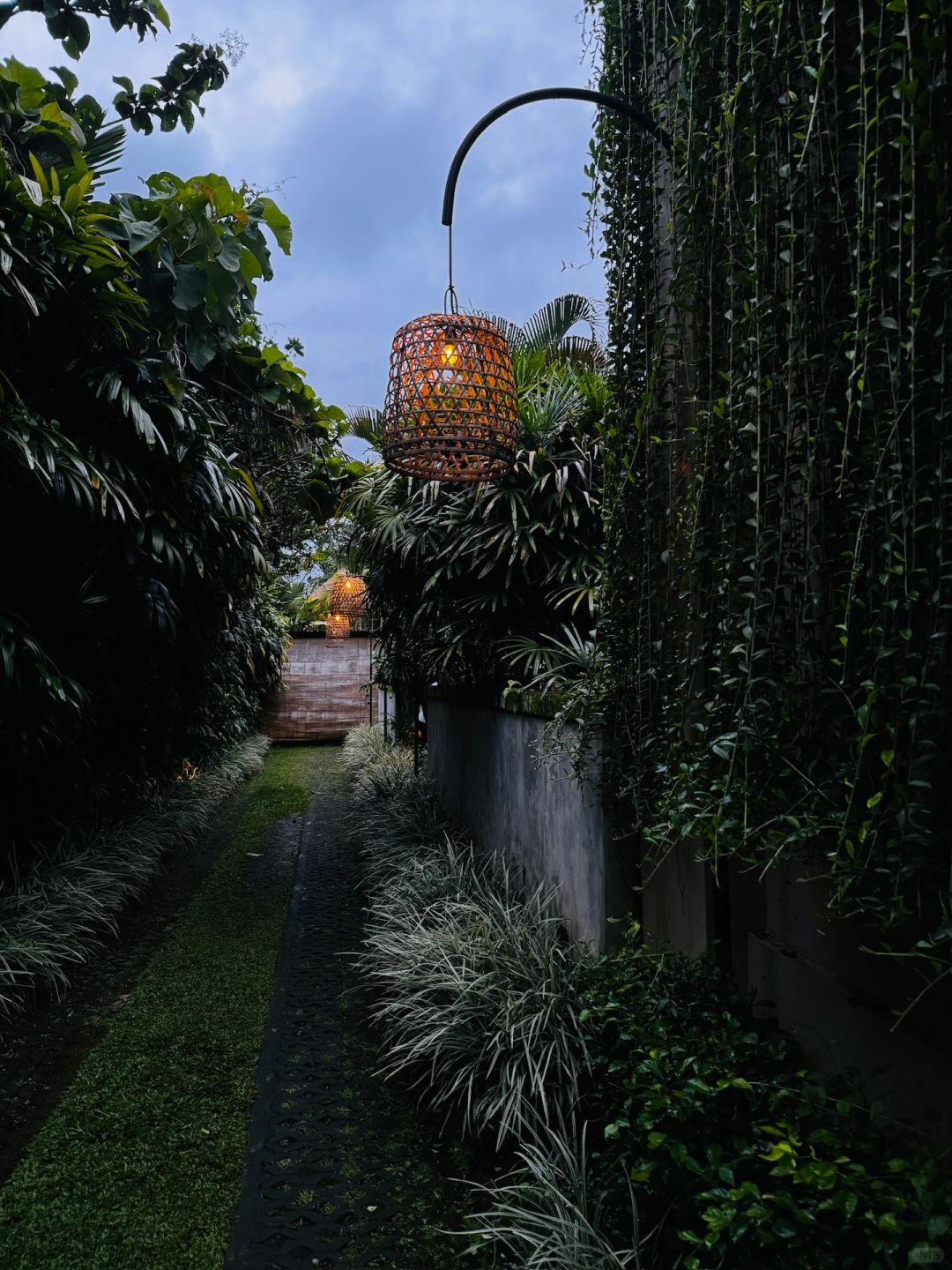 Bali-Ubud Traditional Spa, Bali's top-ranked massage parlor, 90 minutes of service for only $30