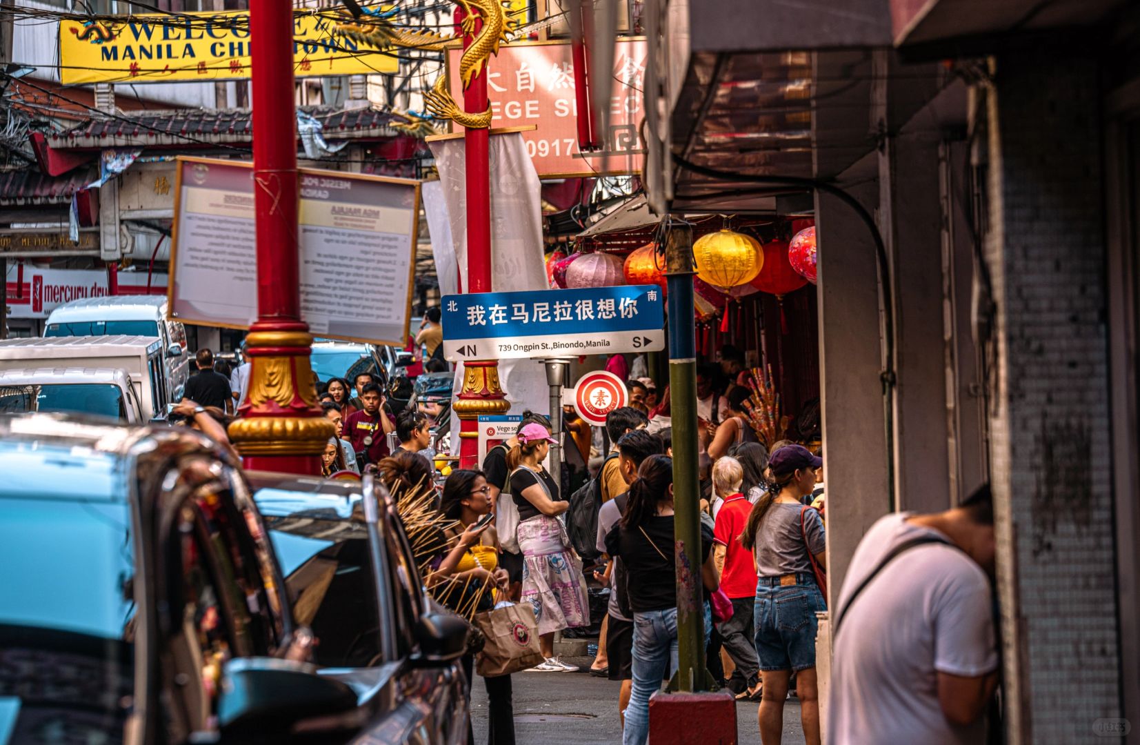 Manila/Luzon-Visiting Chinatown in Manila, Philippines. Noisy, messy, lively, crowded. Very lively