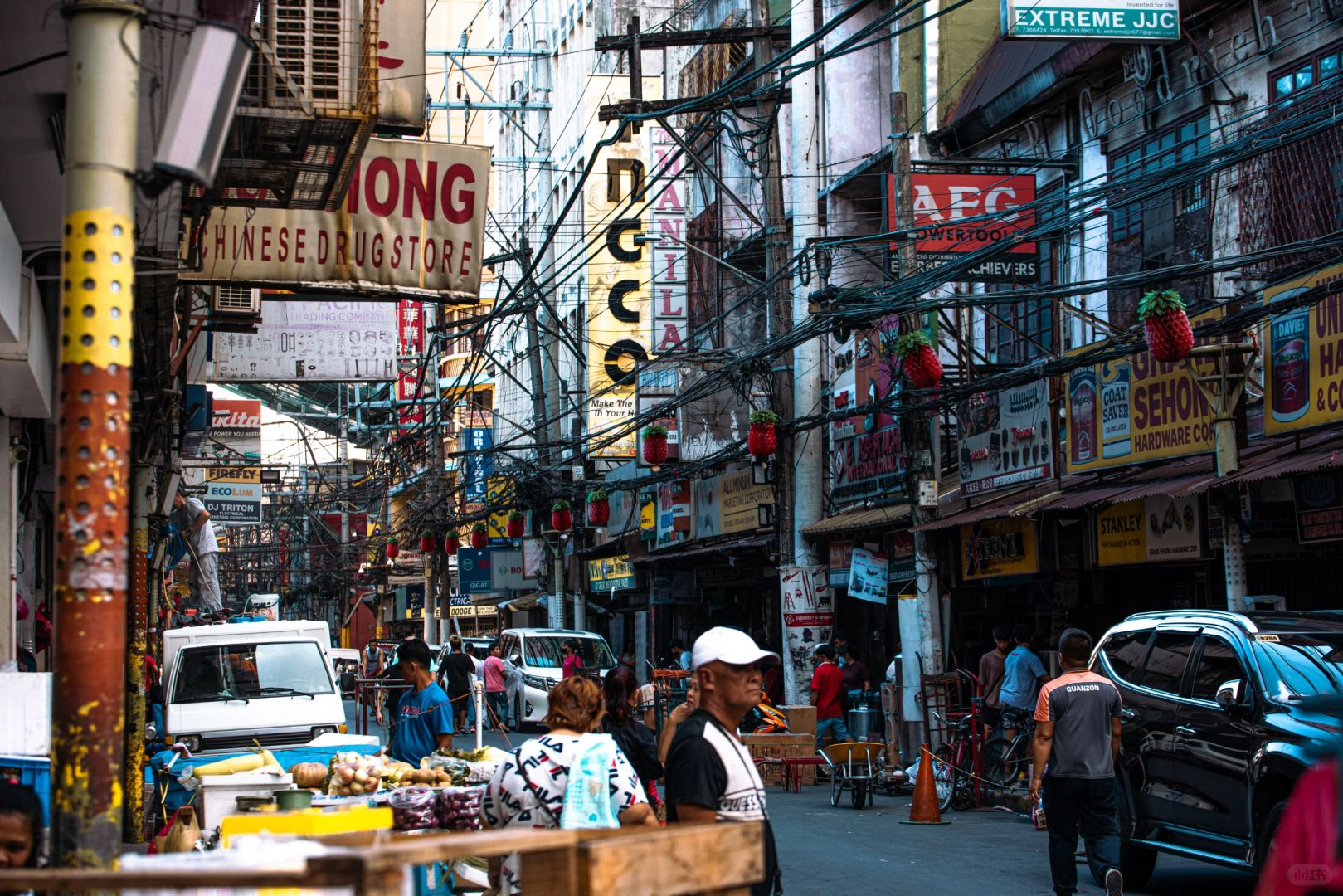 Manila/Luzon-Visiting Chinatown in Manila, Philippines. Noisy, messy, lively, crowded. Very lively