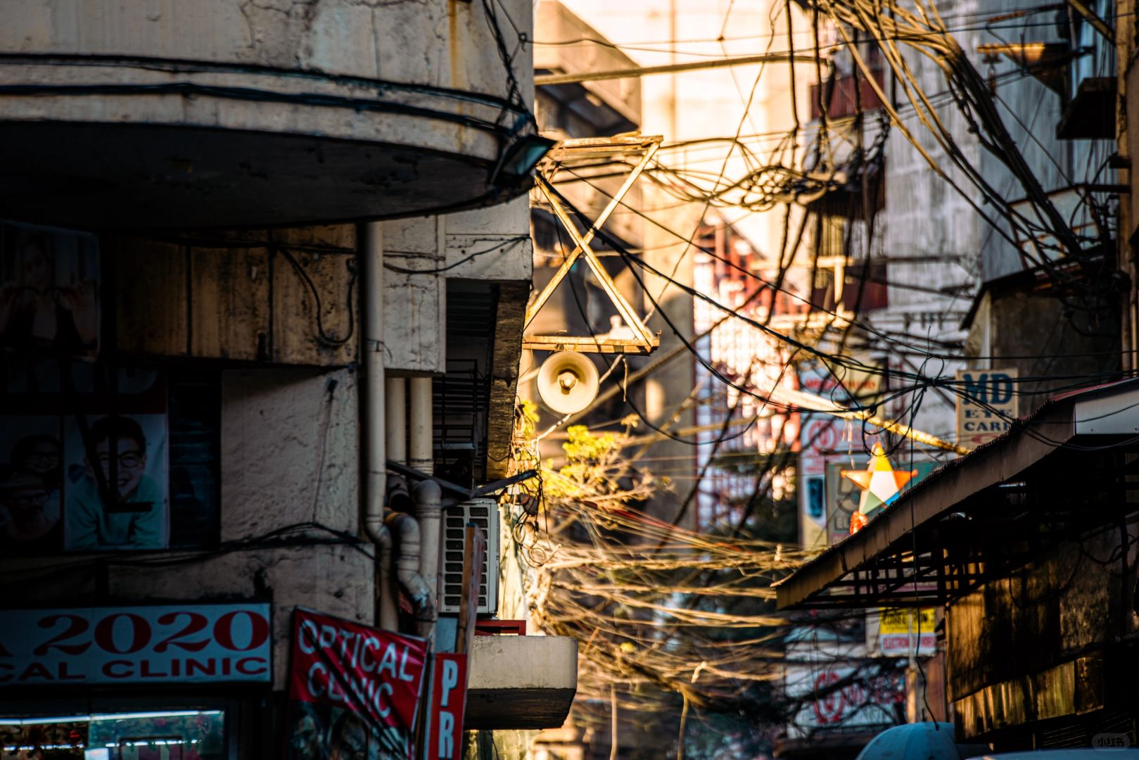 Manila/Luzon-Visiting Chinatown in Manila, Philippines. Noisy, messy, lively, crowded. Very lively