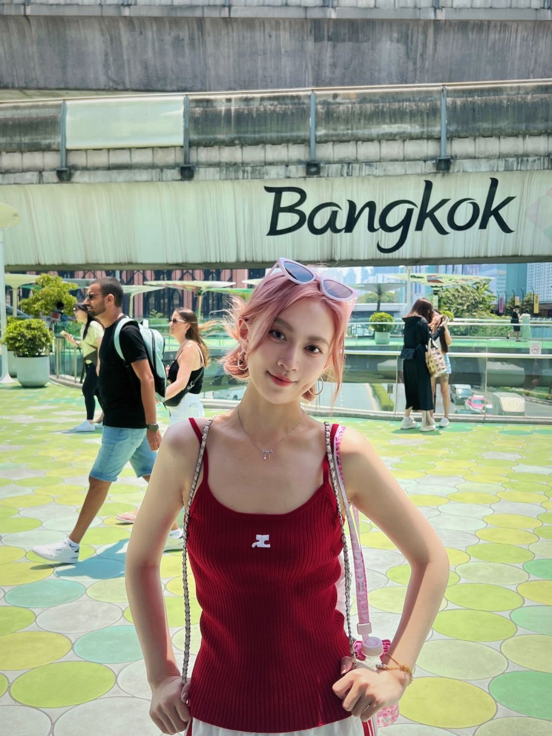 Bangkok-A girl’s guide to Bangkok: Order a cup of coffee at L7 CAFÉ and you can pet a lion