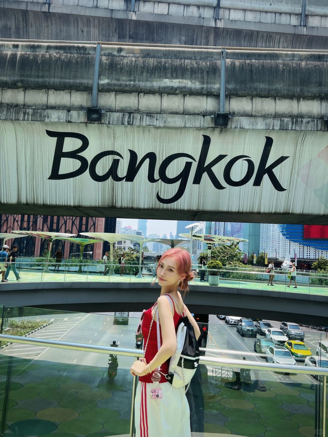 Bangkok-A girl’s guide to Bangkok: Order a cup of coffee at L7 CAFÉ and you can pet a lion