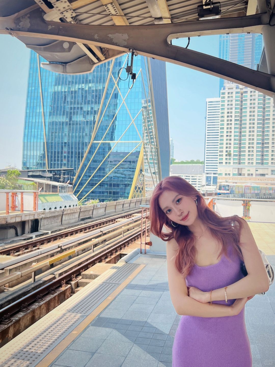 Bangkok-A girl’s guide to Bangkok: Order a cup of coffee at L7 CAFÉ and you can pet a lion
