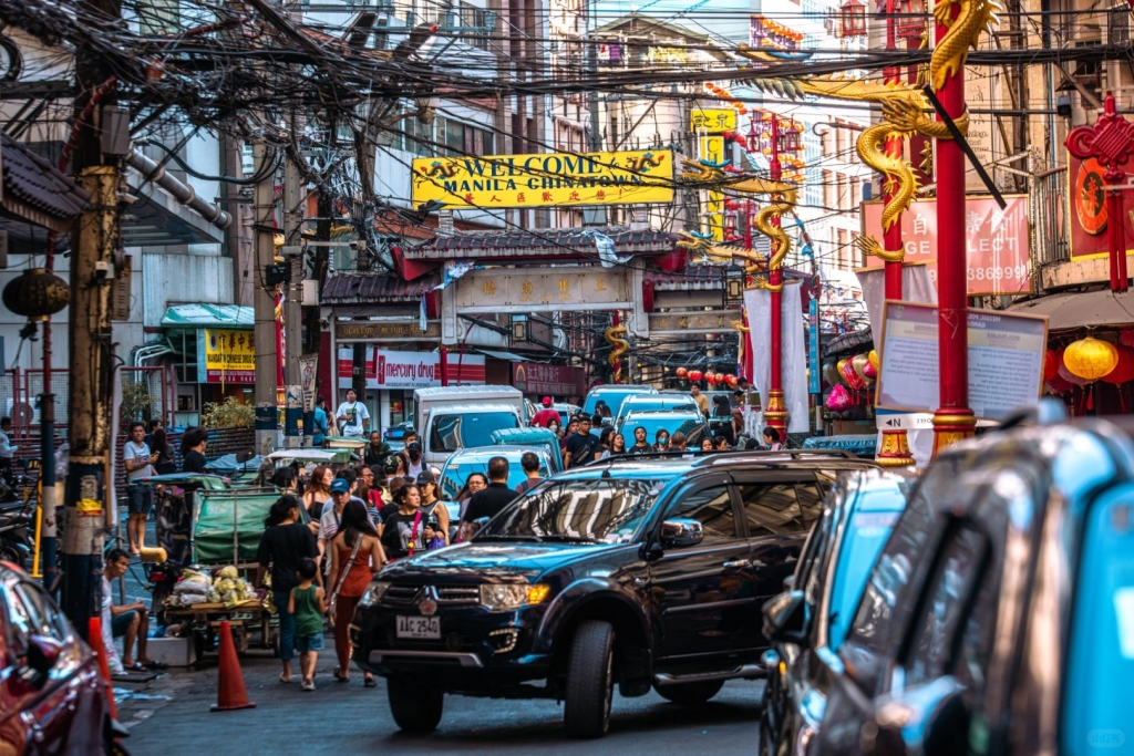 Manila/Luzon-Visiting Chinatown in Manila, Philippines. Noisy, messy, lively, crowded. Very lively