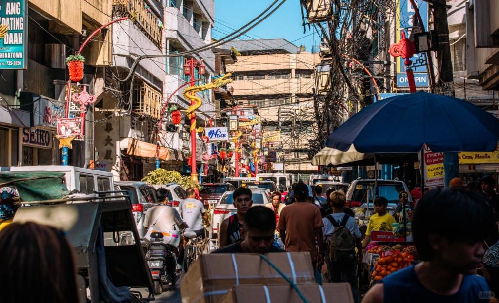 Manila/Luzon-Visiting Chinatown in Manila, Philippines. Noisy, messy, lively, crowded. Very lively