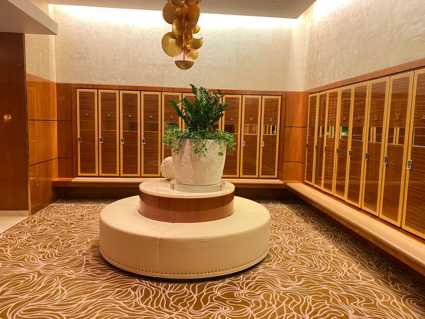 Macao-Macau Wynn Palace sauna bath and SPA massage,? warm lights make people drowsy