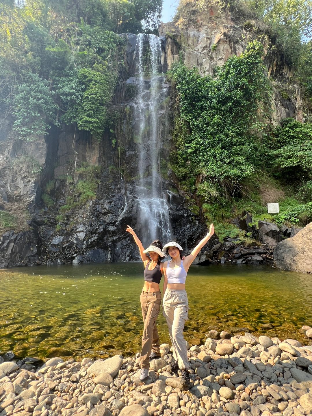 Jakarta-Bukit Daolong Bidadari Waterfall, Jakarta, the largest waterfall in Bogor Sentul area