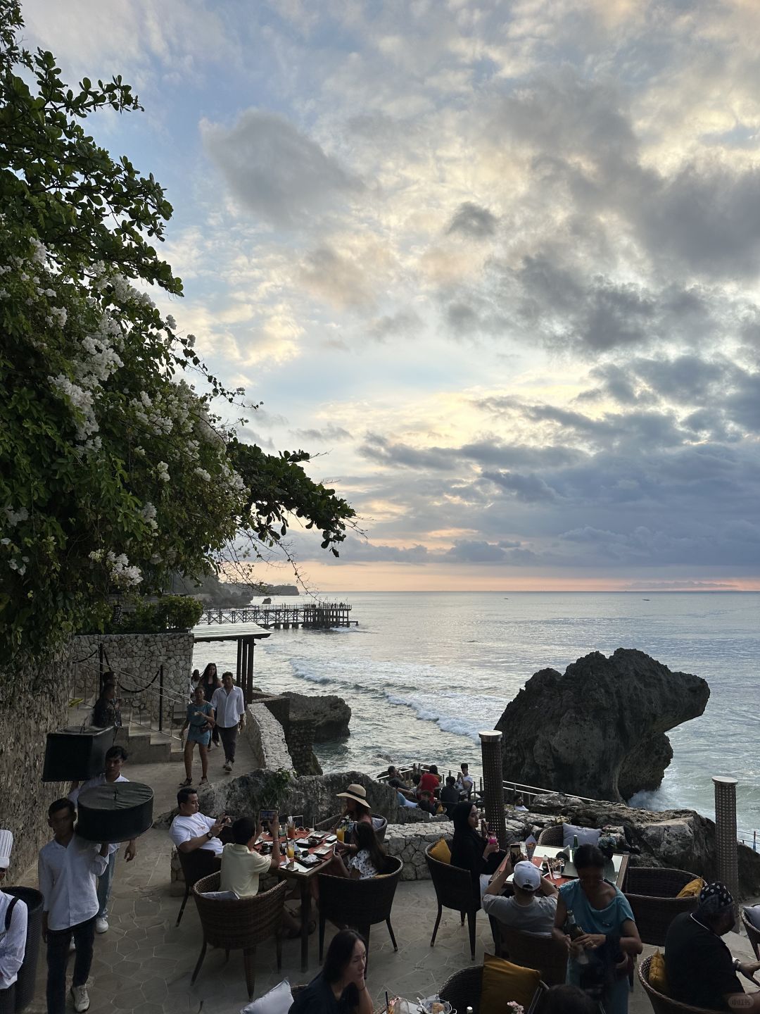 Bali-Experience Ayana Jimbaran, Bali's top hotel, with more than a dozen swimming pools!