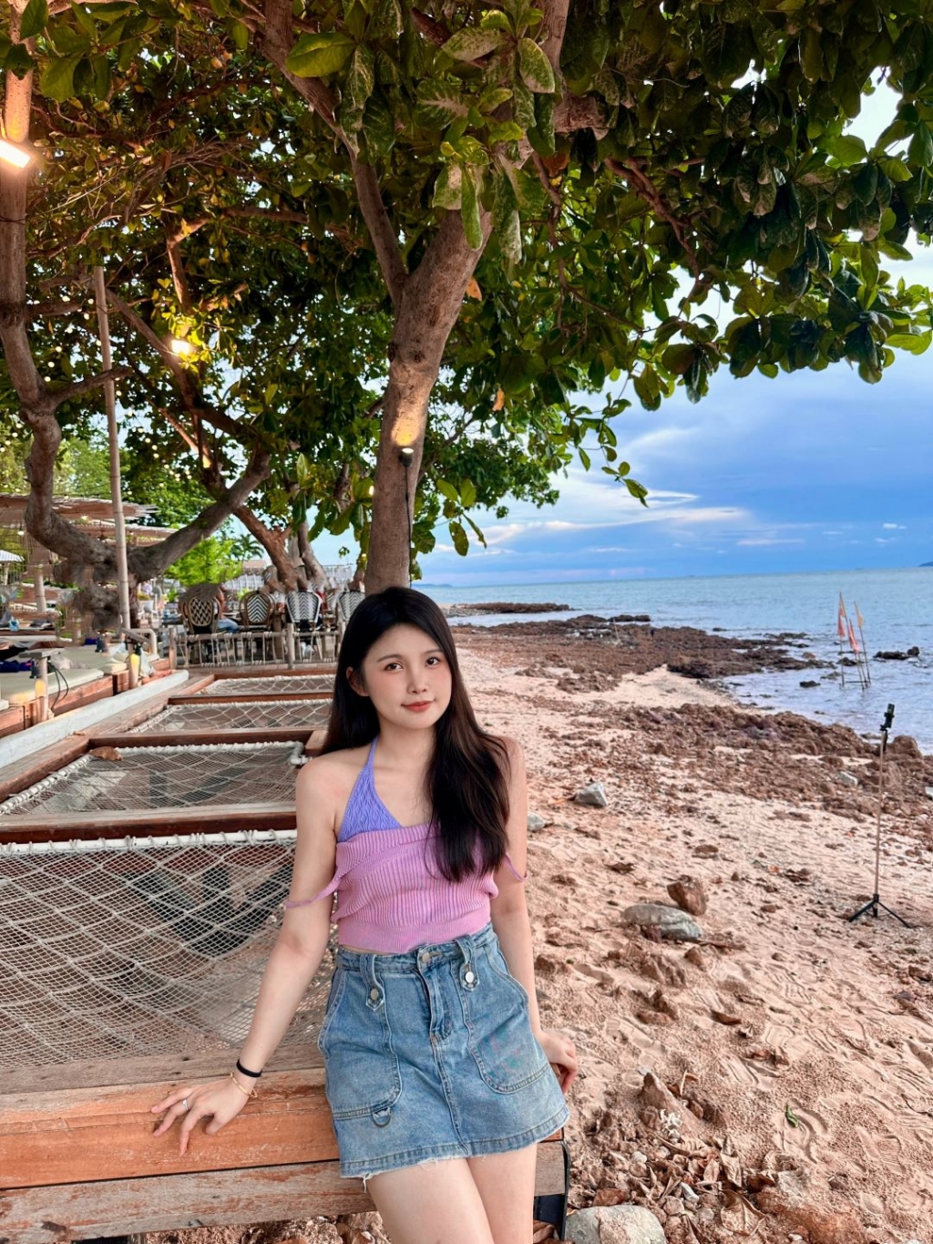 Pattaya-The Oxygen Beach Sunset Restaurant in Pattaya, the pink and purple sunset is so beautiful