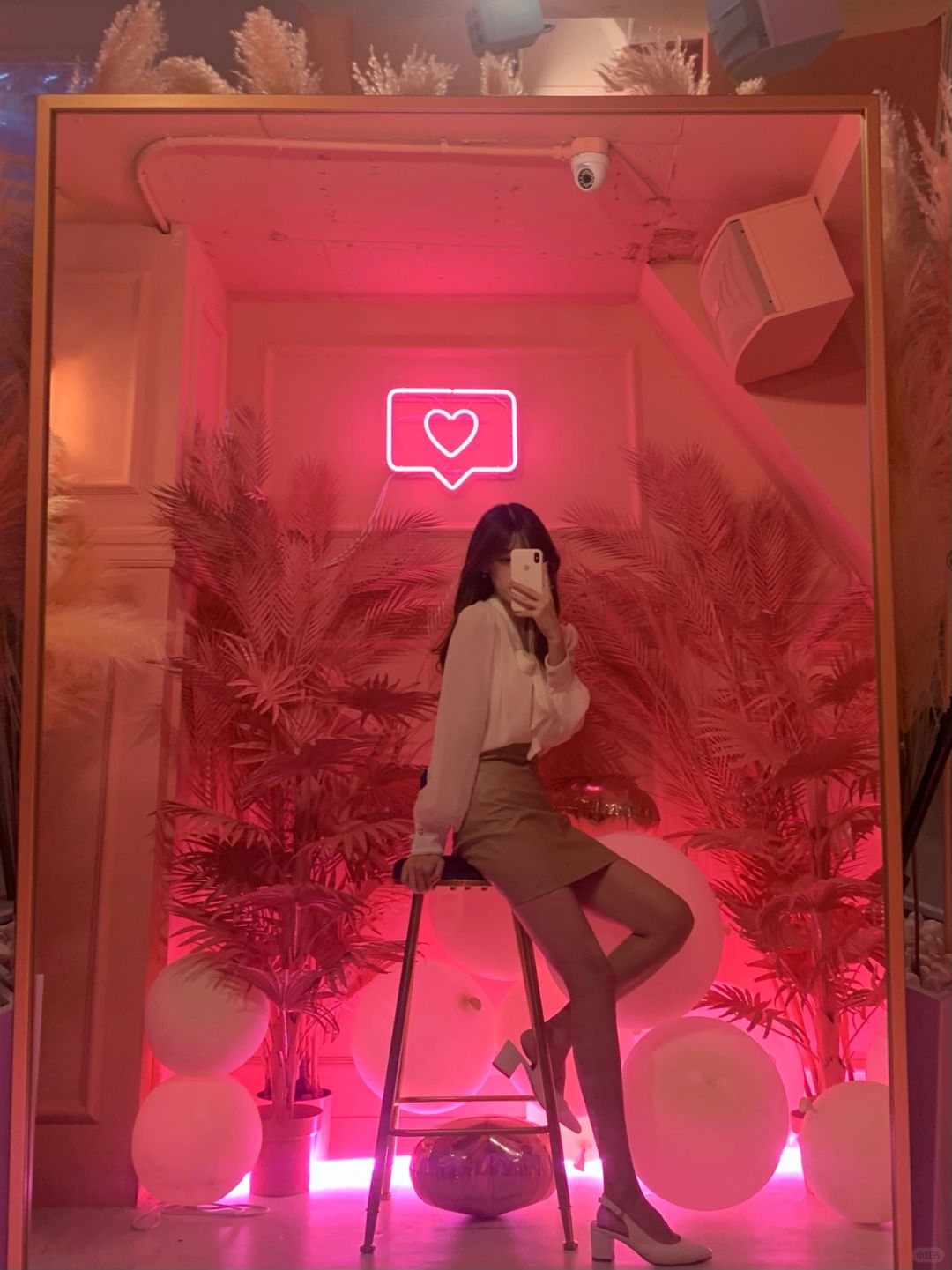 Seoul-Mode Lounge Bar in Gangnam, Seoul, ?waiters help strangers date boys and girls