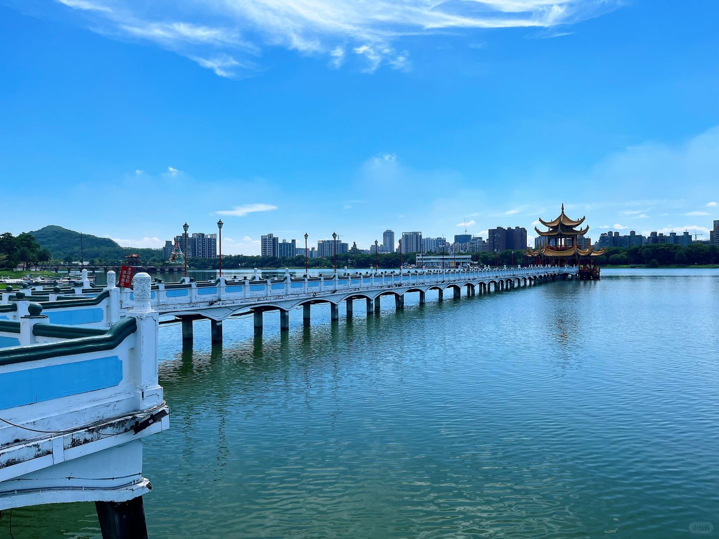 Taiwan-Kaohsiung Zuoying Lotus Pond Scenic Area, the legendary magical Chinese style