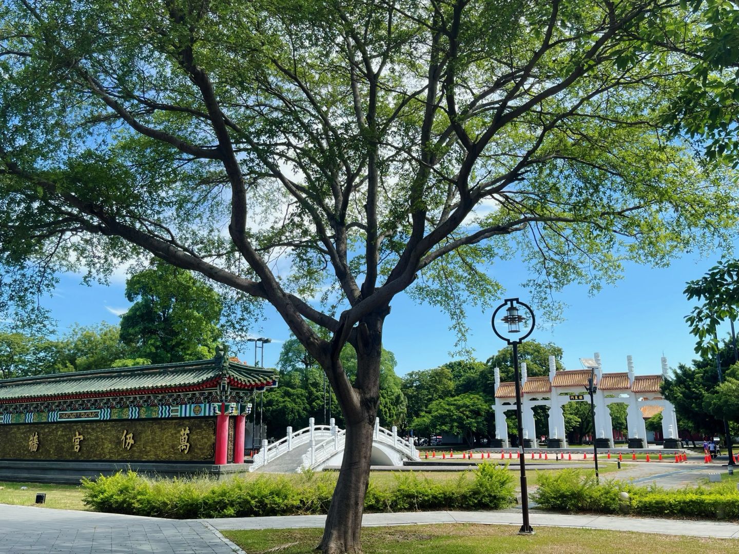 Taiwan-Kaohsiung Zuoying Lotus Pond Scenic Area, the legendary magical Chinese style