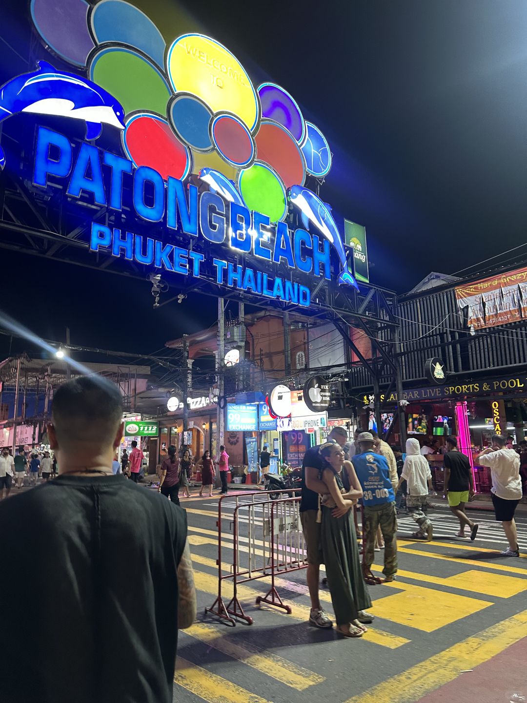 Phuket-JL Illuzion Bar in Phuket, where people with social phobia can drink and dance happily